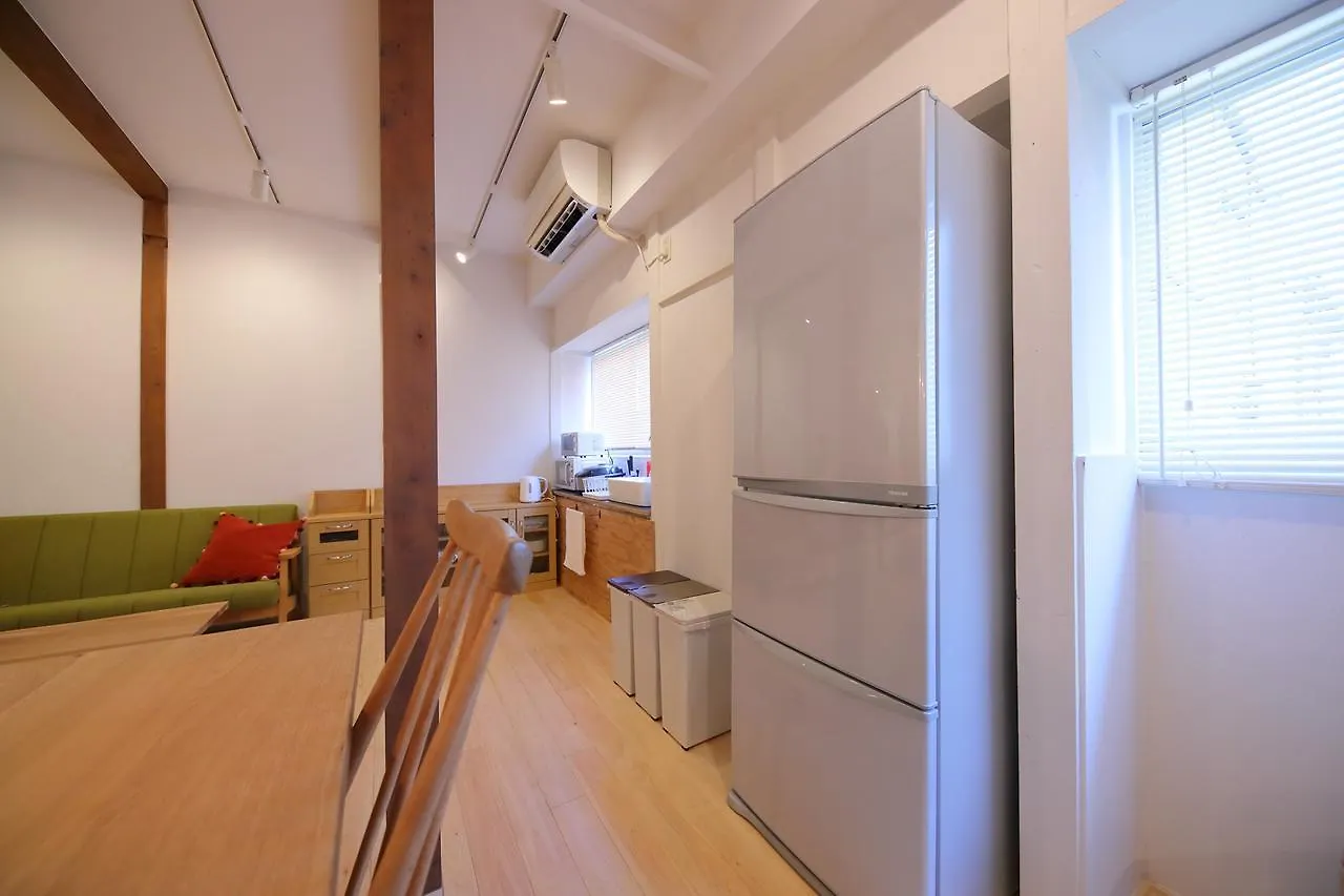 Raku Hostel Osaka 0*,  Japonya