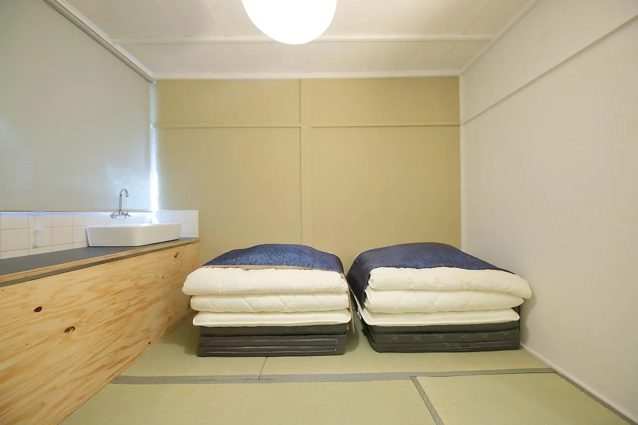 Raku Hostel Osaka 0*,  Japonya